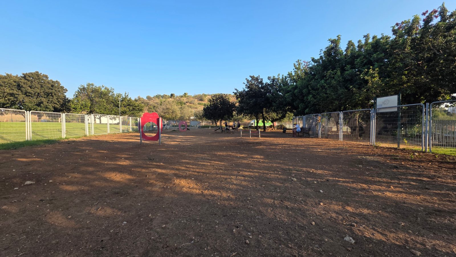 ‏גינת כלבים עמק איילון — תמונה 3 מתוך 3