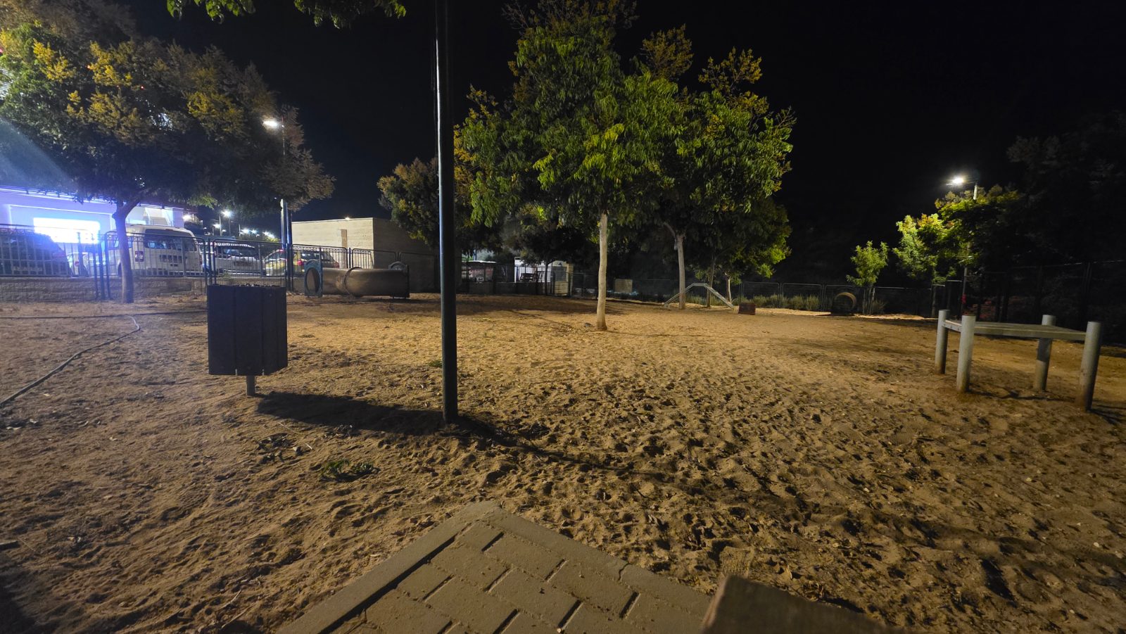 ‏גינת כלבים שדרות בגין (יורו ישראל) — תמונה 2 מתוך 2